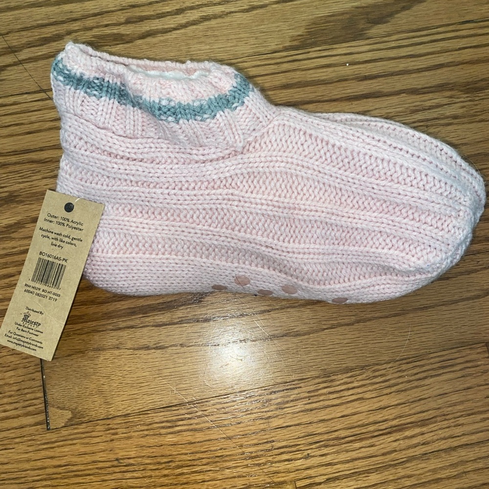 Born Women’s Sherpa Lined Pink Slippers, Size M/L